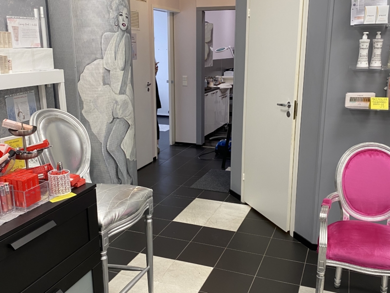Länsi 1 katutaso 58m2 (Prisman puoli A-porras) kauppakäytävä