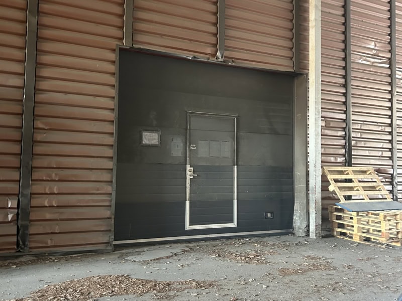 Kaarina Krossissa hallitila nosto-ovella heti vapaana 125m2