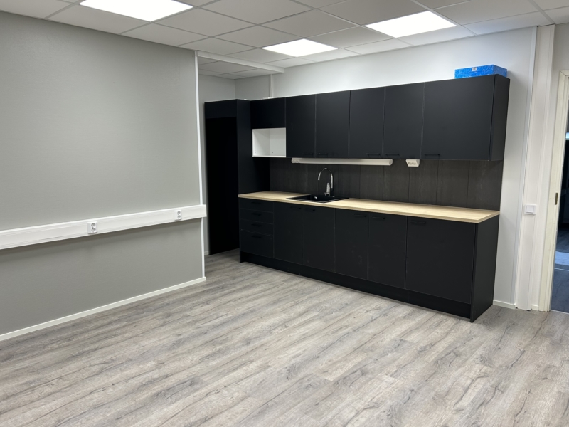 Juuri saneerattu toimisto 75m2 Naantalissa