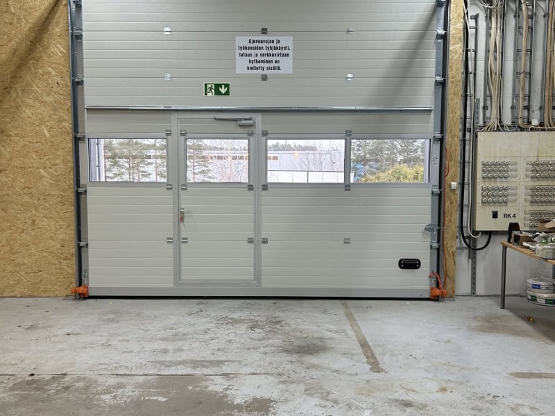 Lämmin hallitila nosto-ovella 1.4.26 alkaen vapaana Naantalissa 60m2