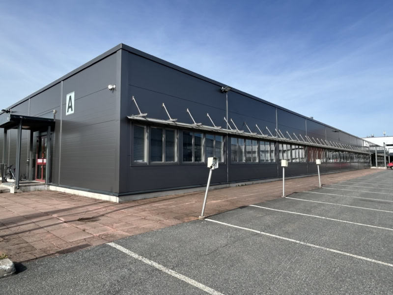 1. krs toimistotila 222m2 + varasto 100m2 vapautumassa Pirkkalan lentokentän läheisyydessä