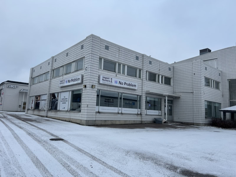 Siistiä saneerattua liike-/toimistotilaa Espoon Muuralassa 114m2, 279m2  ja 381m2 (katutaso/1.krs)