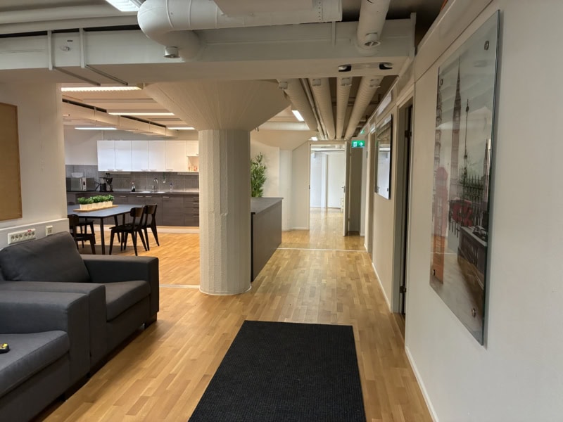 Heti vapaana 2. /4. ja  6.krs yksittäisiä toimistohuoneita alkaen 13m2