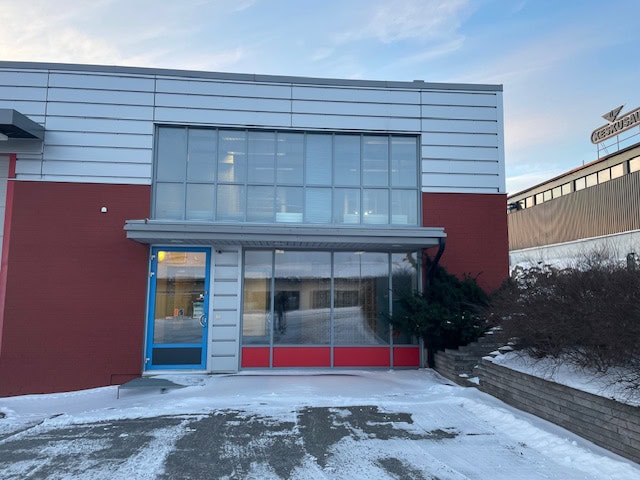 Raision Myllyn alueella heti vapaana moneen käyttöön soveltuva kokonaisuus (ent. katsastuskonttori)