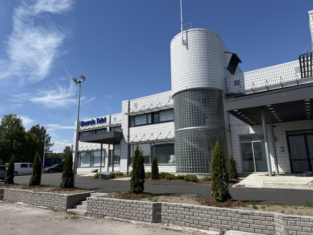 Siistiä saneerattua liike-/toimistotilaa Espoon Muuralassa 114m2, 279m2 ja 381m2 (katutaso/1.krs)